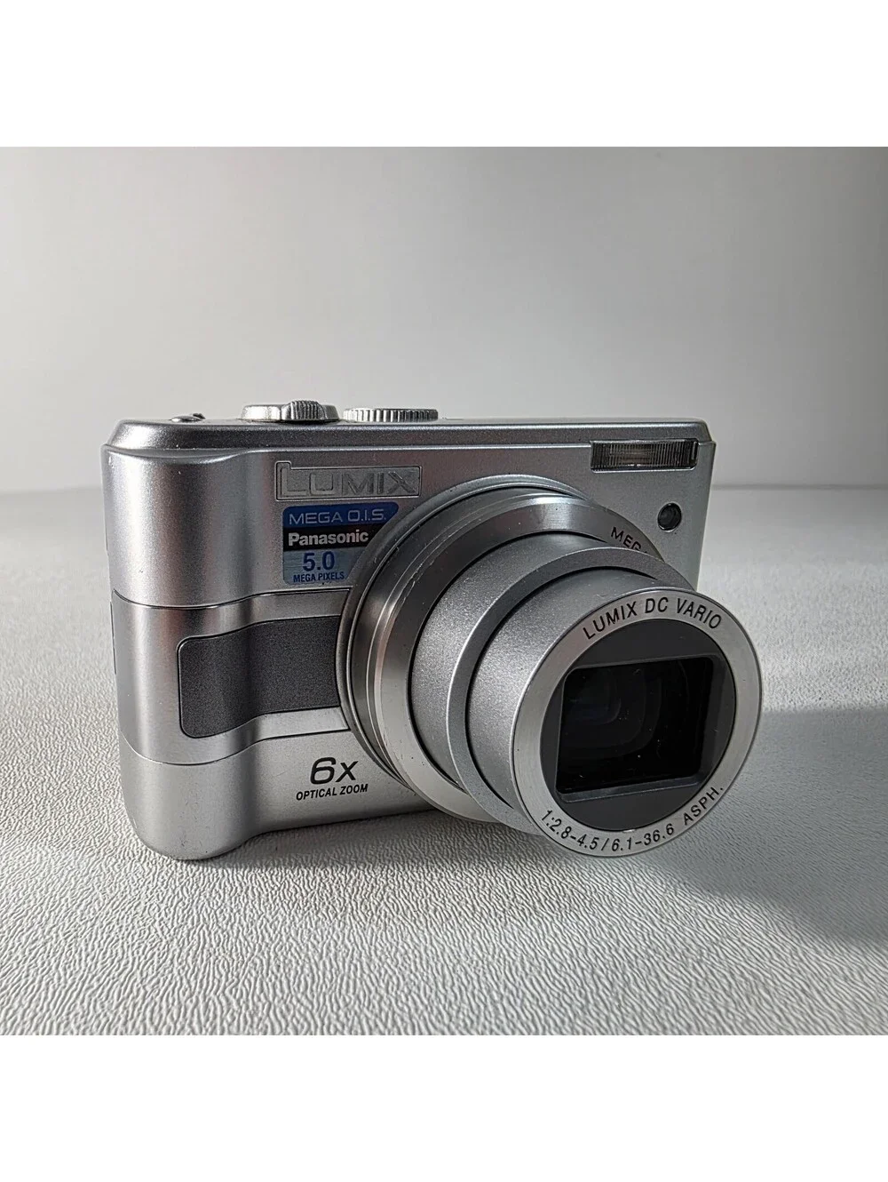 Panasonic LUMIX DMC-LZ3 5MP Digital Camera with 6x Optical Zoom (Silver) W/Card